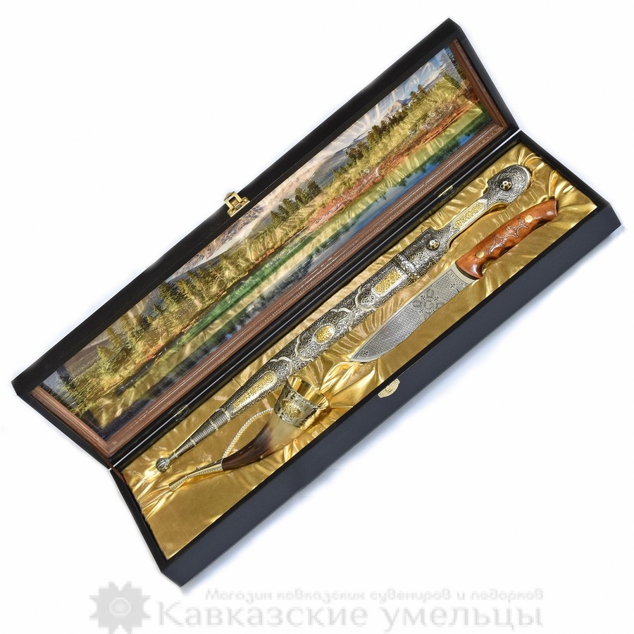 Подарочный набор "Оружие Кавказа" №5 (кинжал с позолоченными вставками, нож и рог в футляре)