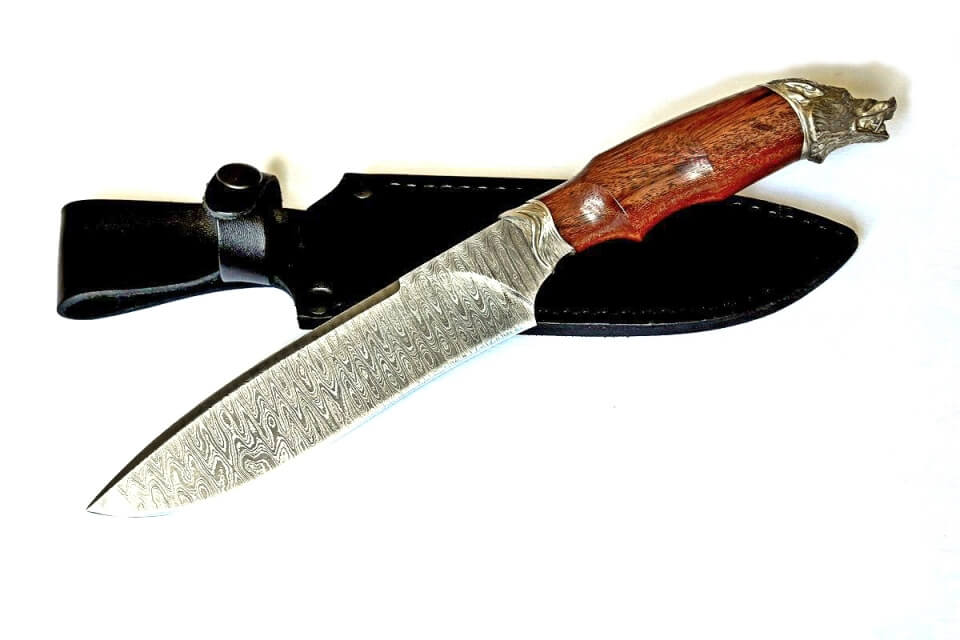 Авторский кизлярский нож из дамасской стали Волк с гардами ручной работы