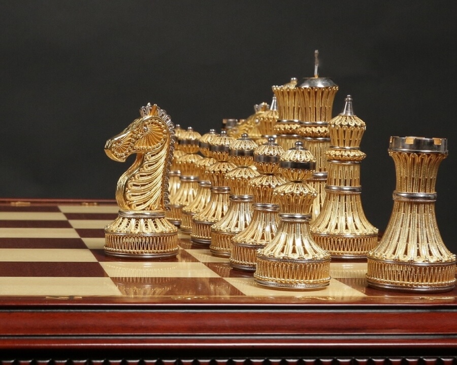Авторские шахматы "Мирный Воин"  (Красное дерево, серебро, позолота, филигрань)