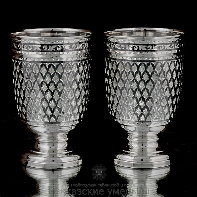 картинка Набор из двух серебряных стаканов "Панцирь" ручной работы от магазина Кавказские умельцы