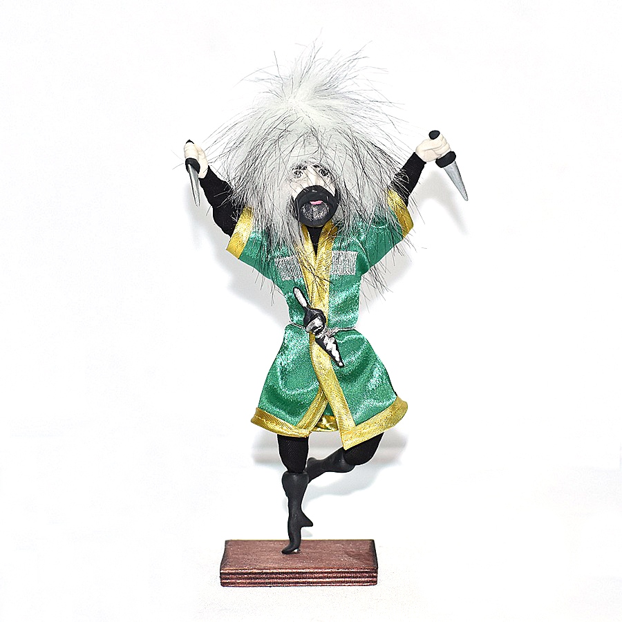 картинка Сувенирная кукла Джигит с кинжалами (21 см, зеленая черкеска) от магазина Кавказские умельцы