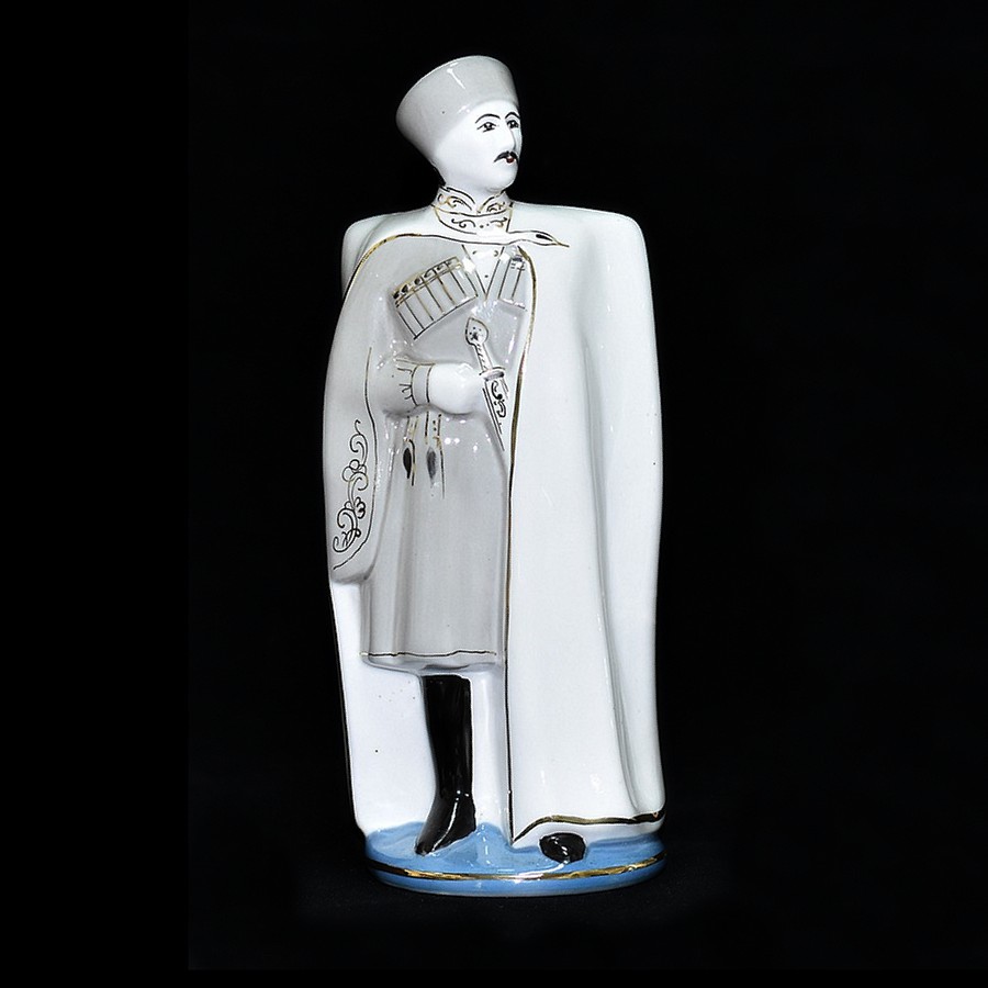 картинка Фарфоровая статуэтка Горец №2 (22см) от магазина Кавказские умельцы