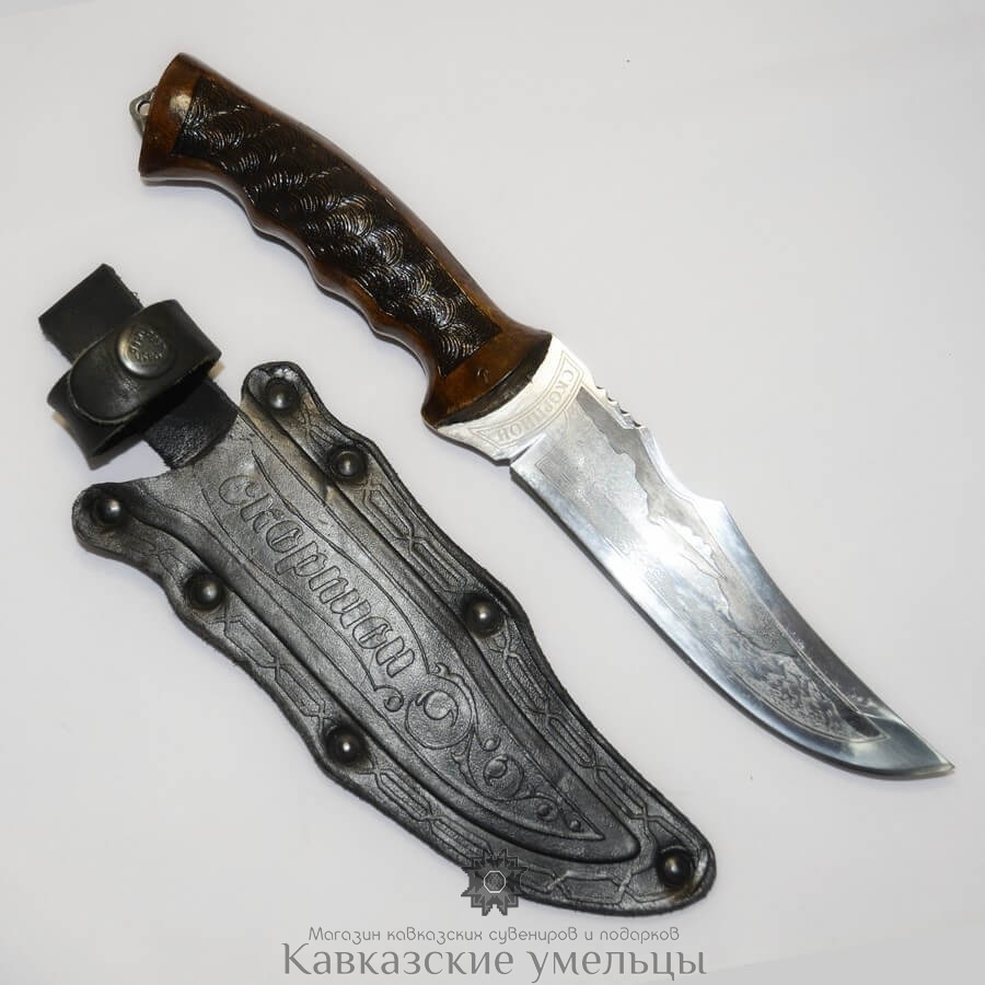 картинка Кизлярский нож Скорпион Малый туристический (орех, гравировка) от магазина Кавказские умельцы