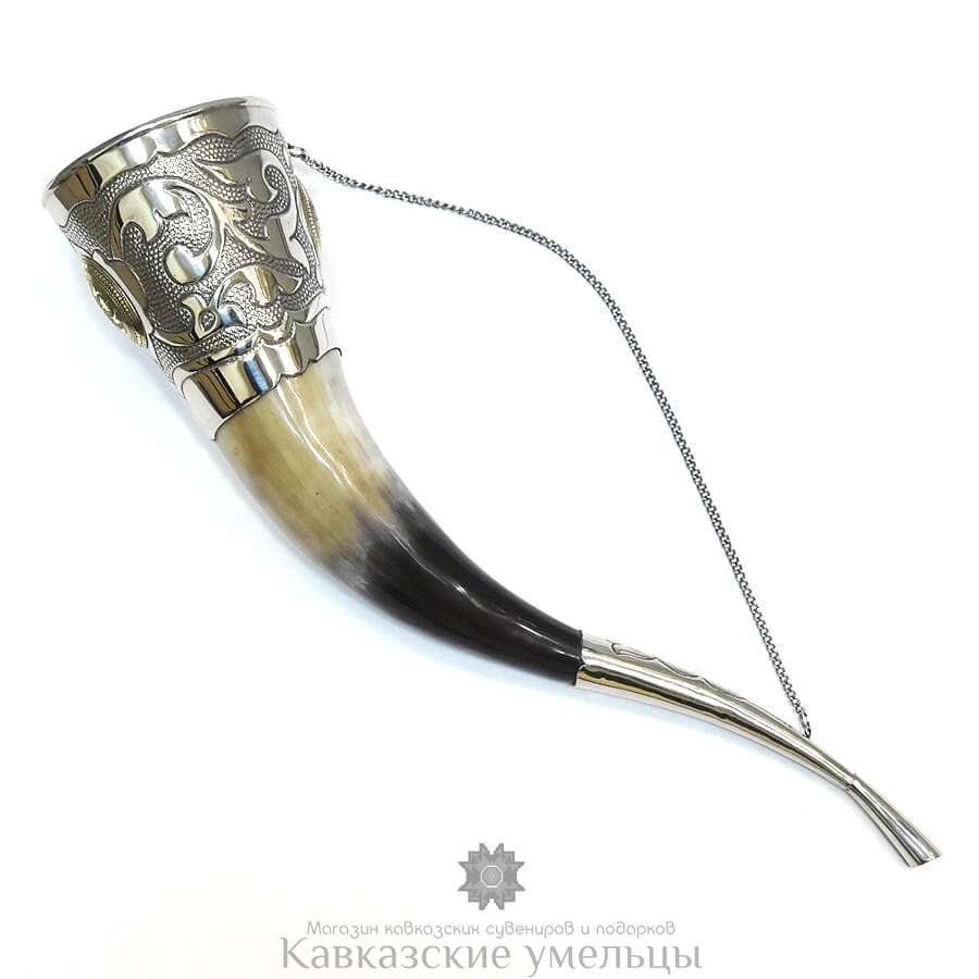 картинка Бычий рог (42-45см) инкрустированный мельхиором и медальонами из латуни от магазина Кавказские умельцы