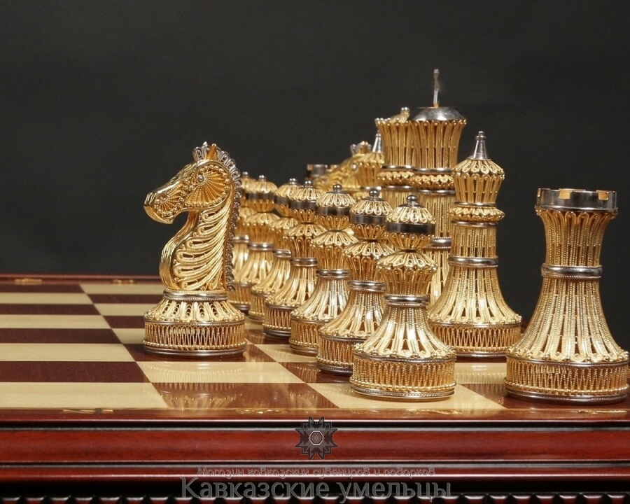 картинка Авторские шахматы "Мирный Воин"  (Красное дерево, серебро, позолота, филигрань) от магазина Кавказские умельцы