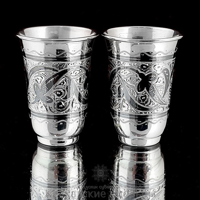 картинка Набор из двух серебряных стопок "Мороз" ручной работы от магазина Кавказские умельцы