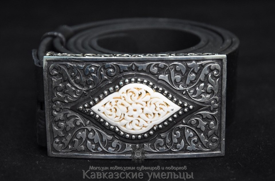 картинка Кожаный мужской ремень с серебряной кубачинской пряжкой с вставкой из слоновой кости №20 от магазина Кавказские умельцы