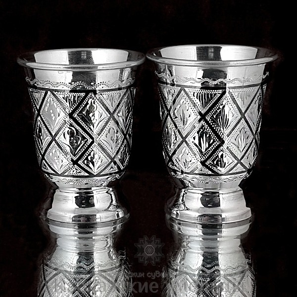 картинка Набор из двух серебряных стопок "Форма" ручной работы от магазина Кавказские умельцы