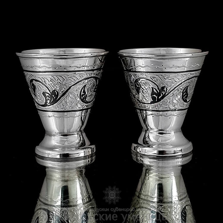 картинка Набор из двух серебряных стопок "Конус" ручной работы от магазина Кавказские умельцы