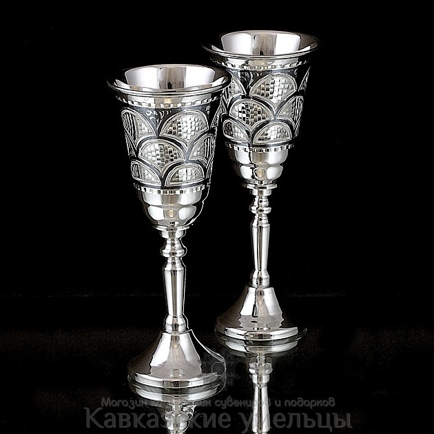 картинка Набор из двух серебряных рюмок "Блеск" ручной работы от магазина Кавказские умельцы