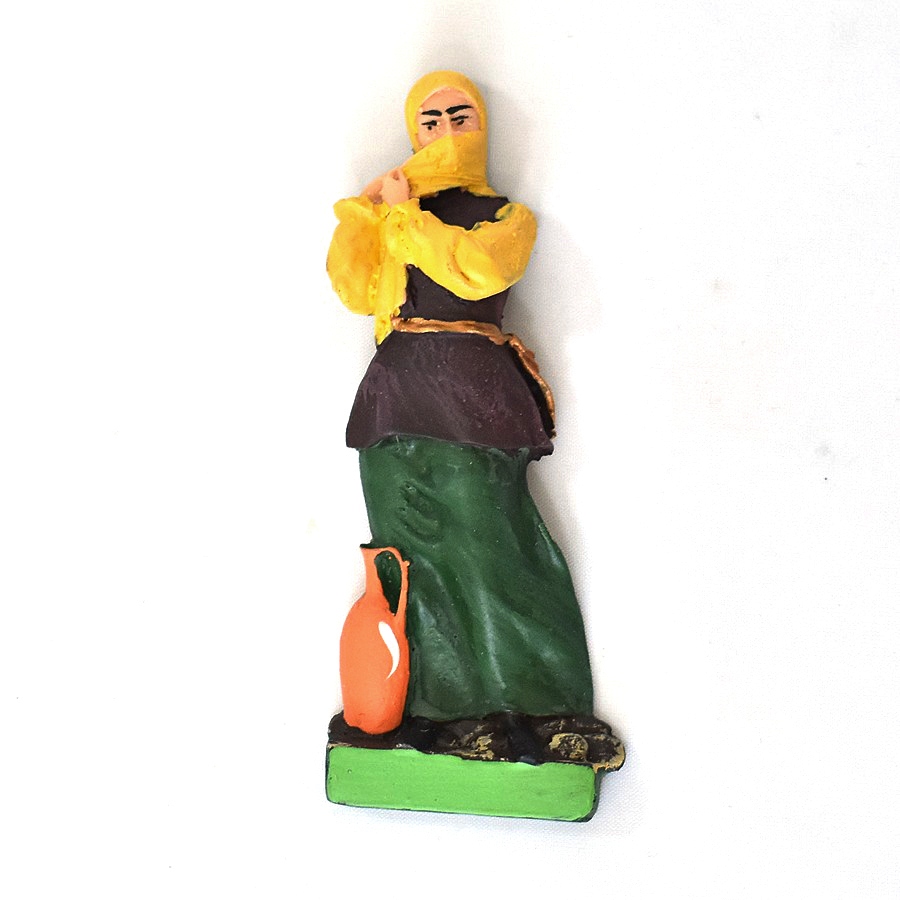 картинка Магнитик Горянка в желтом платке (9,5 см) от магазина Кавказские умельцы