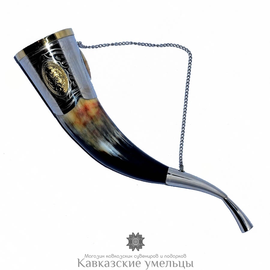 картинка Бычий рог (28-35см) инкрустированный мельхиором и медальонами из латуни от магазина Кавказские умельцы