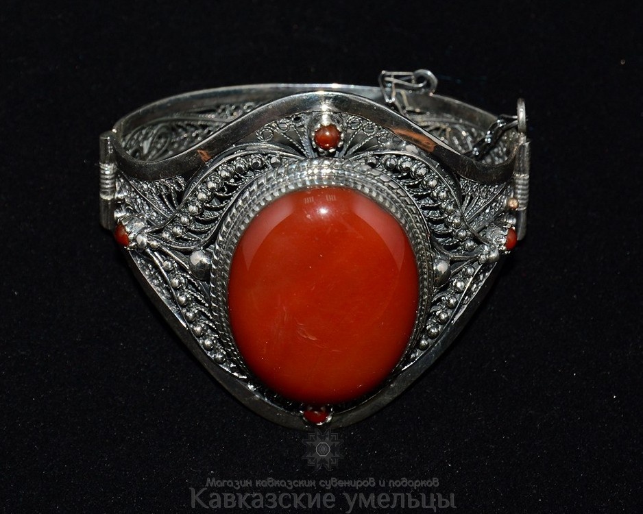 картинка Роскошный серебряный браслет ручной работы c натуральным сердоликом от магазина Кавказские умельцы