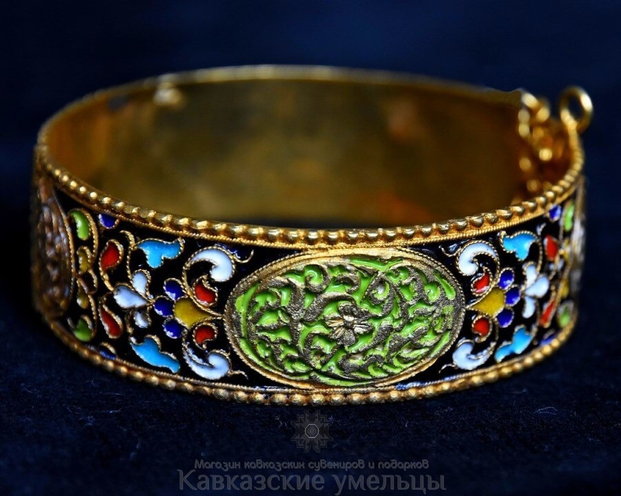 картинка Cеребряный кубачинский браслет ручной работы c позолотой и цветной эмалью от магазина Кавказские умельцы