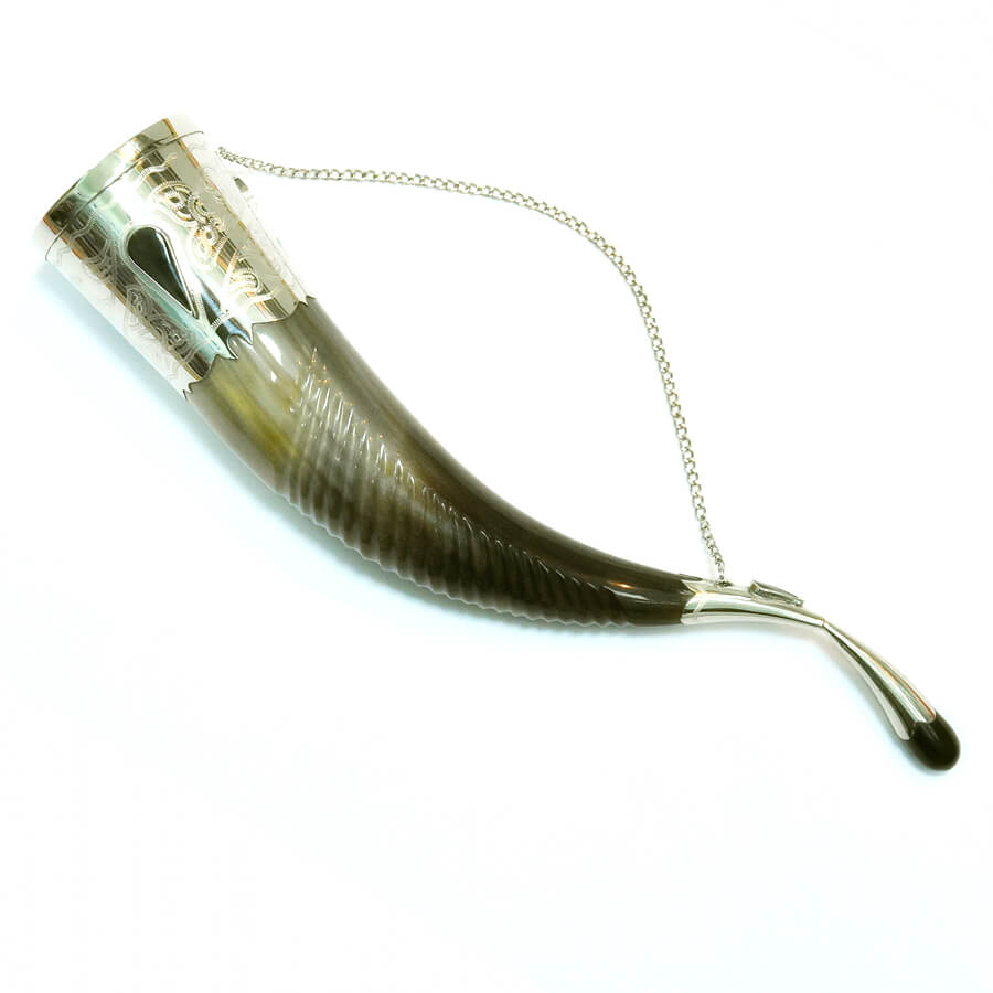 Бычий  рог рифленый  с чашей для питья (40-45см) инкрустированный мельхиором и медальонами из камней
