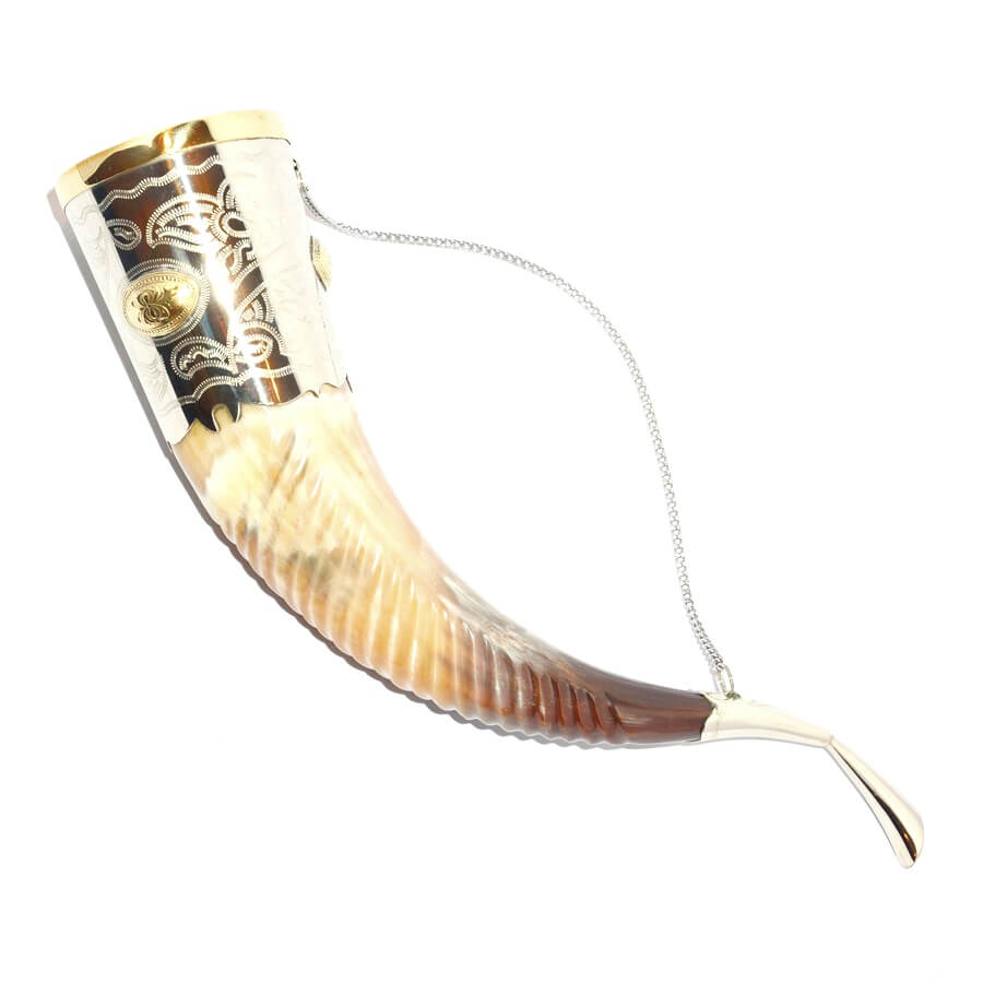 Бычий рог рифленый (40-45см) инкрустированный мельхиором и медальонами из латуни