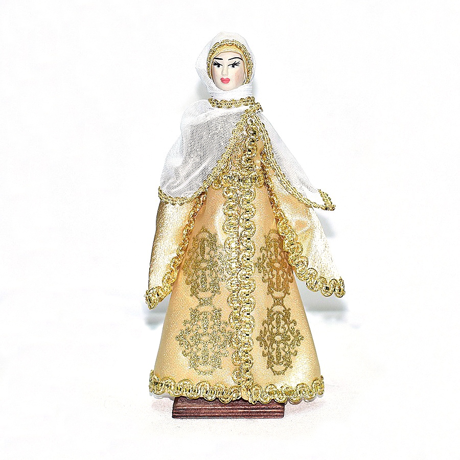 Кукла Горянка в кавказском национальном платье золотого цвета (25 см)