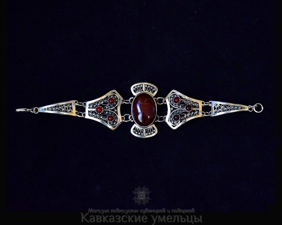 картинка Cеребряный кубачинский браслет "Хадижа" ручной работы c камнями сердолика от магазина Кавказские умельцы