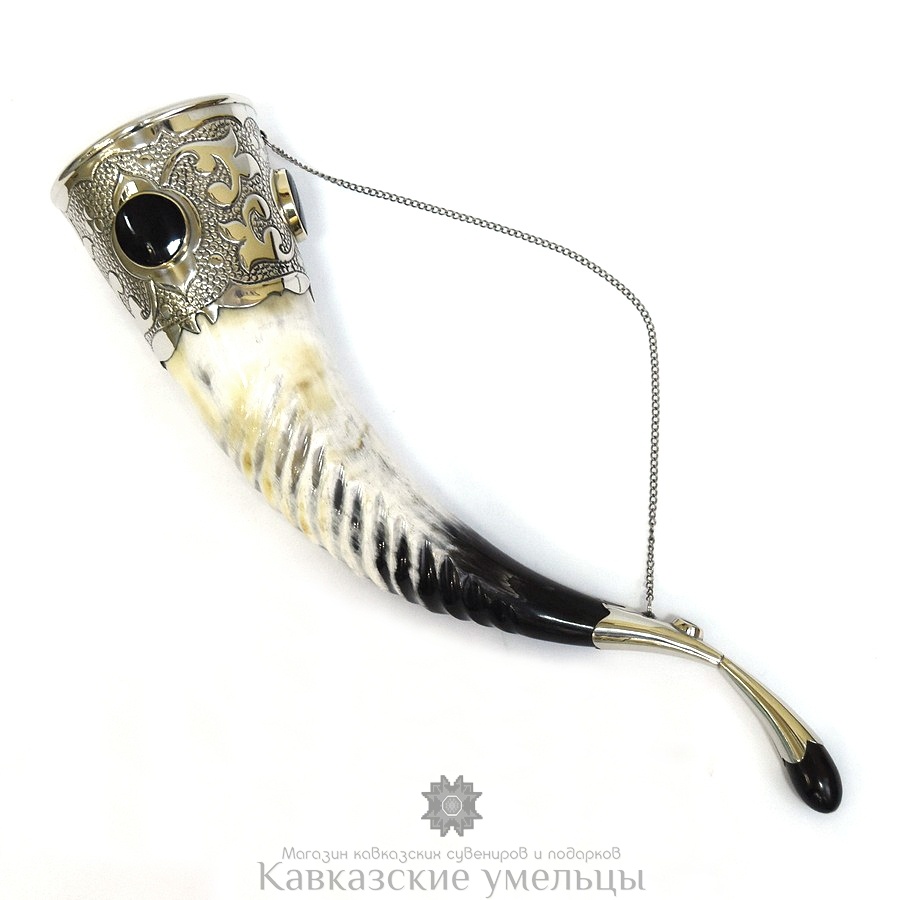 картинка Бычий  рог рифленый с чашей светлый окрас №2 (мельхиор, вставки кость, чеканка 40-45см) от магазина Кавказские умельцы