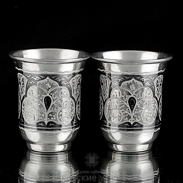 картинка Набор из двух серебряных стопок "Крона" ручной работы от магазина Кавказские умельцы