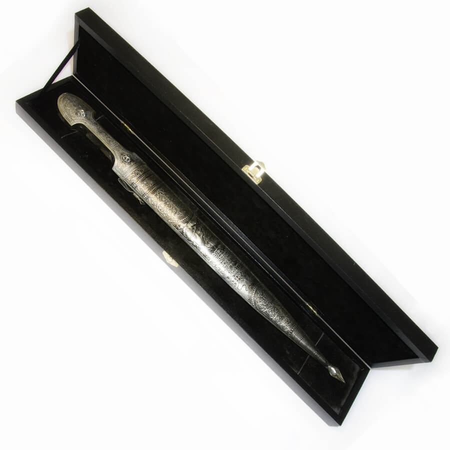 Подарочный футляр для кинжала из дерева в фактурной пленке под кожу черного цвета