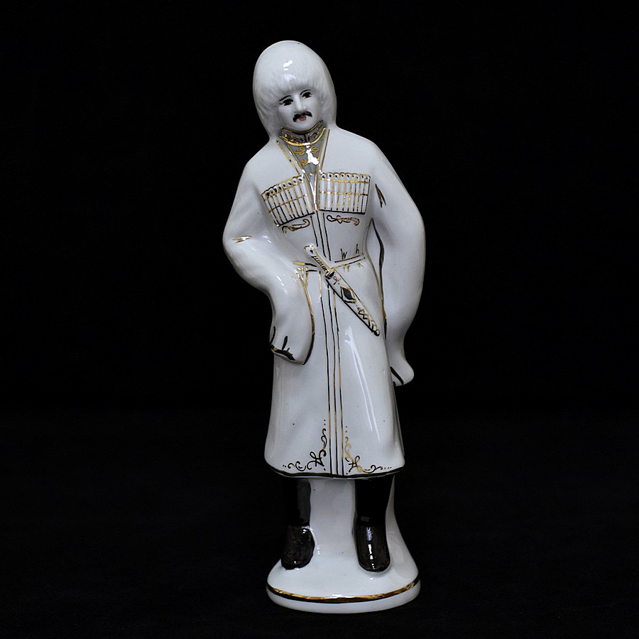 картинка Фарфоровая статуэтка "Горец" (23см) от магазина Кавказские умельцы