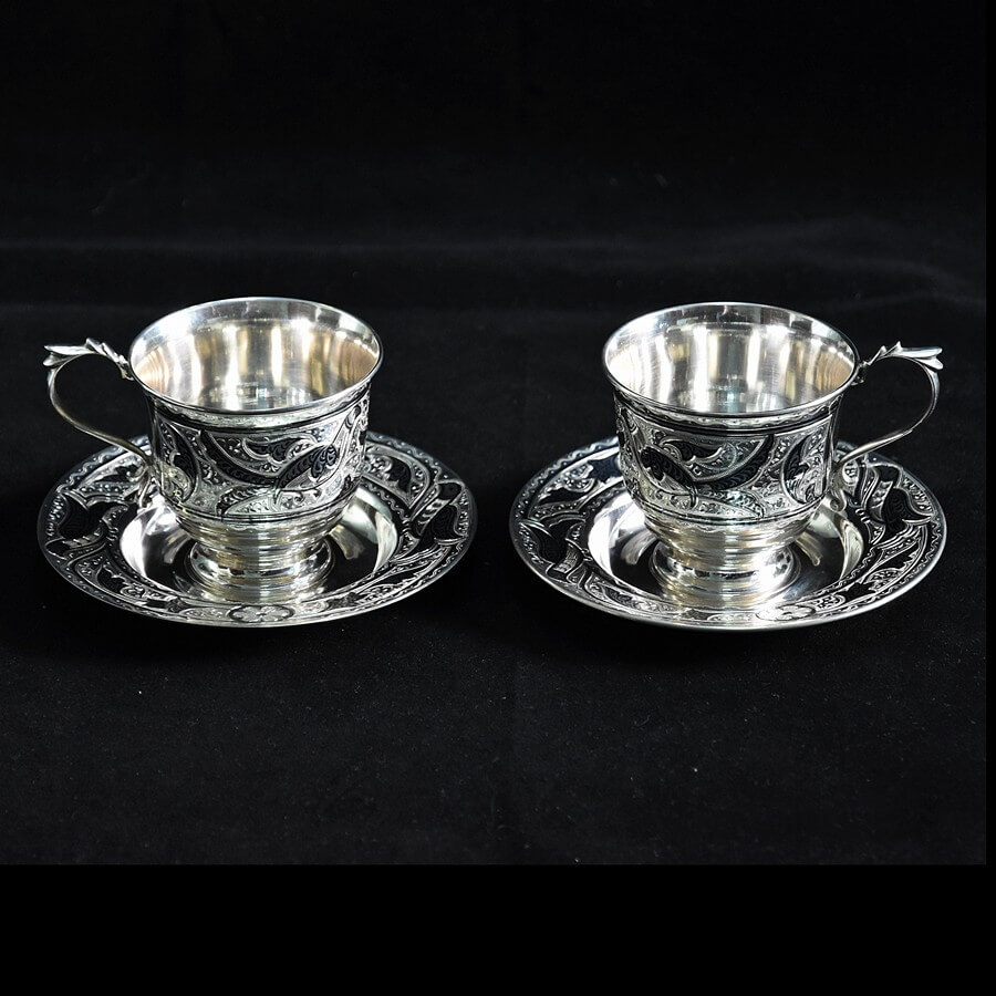 Набор из двух серебряных чайных чашек с блюдцем